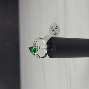 Fragrant jewels green trillion rewards ring